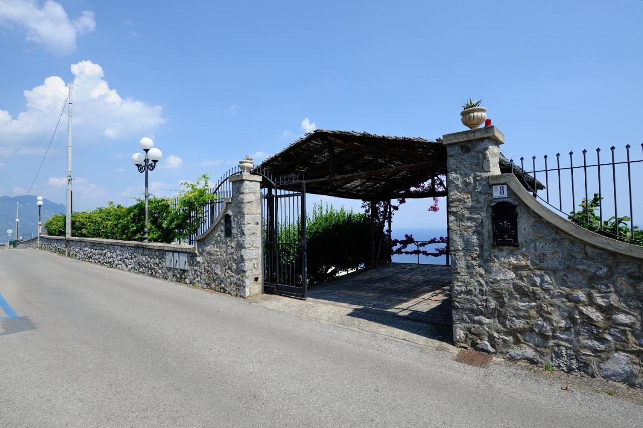 Villa Miramare, Piscina E Parcheggio A Конка-дей-Марини Экстерьер фото