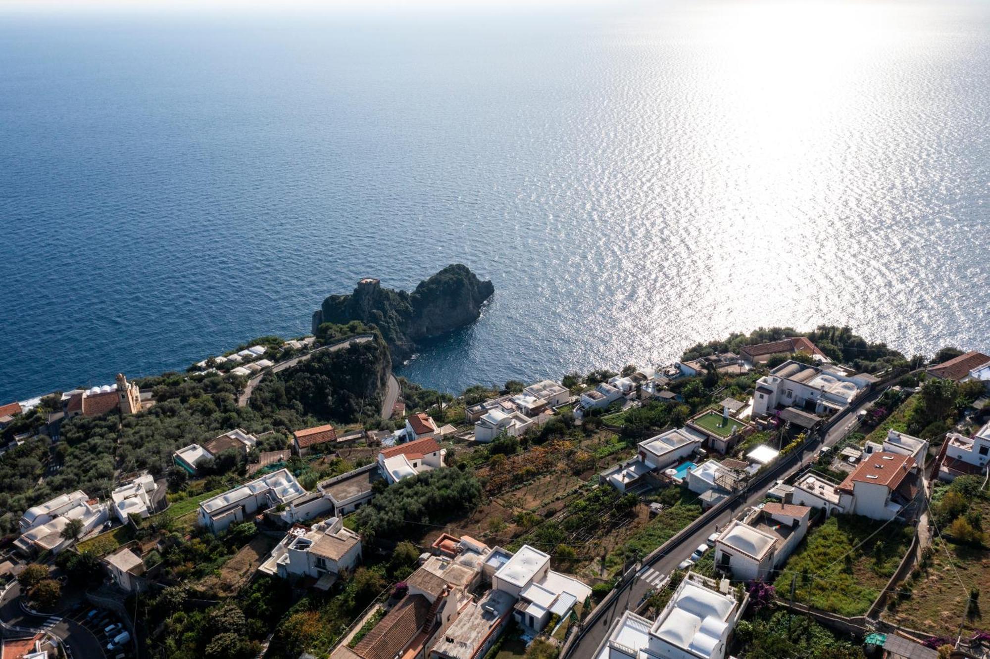 Villa Miramare, Piscina E Parcheggio A Конка-дей-Марини Экстерьер фото